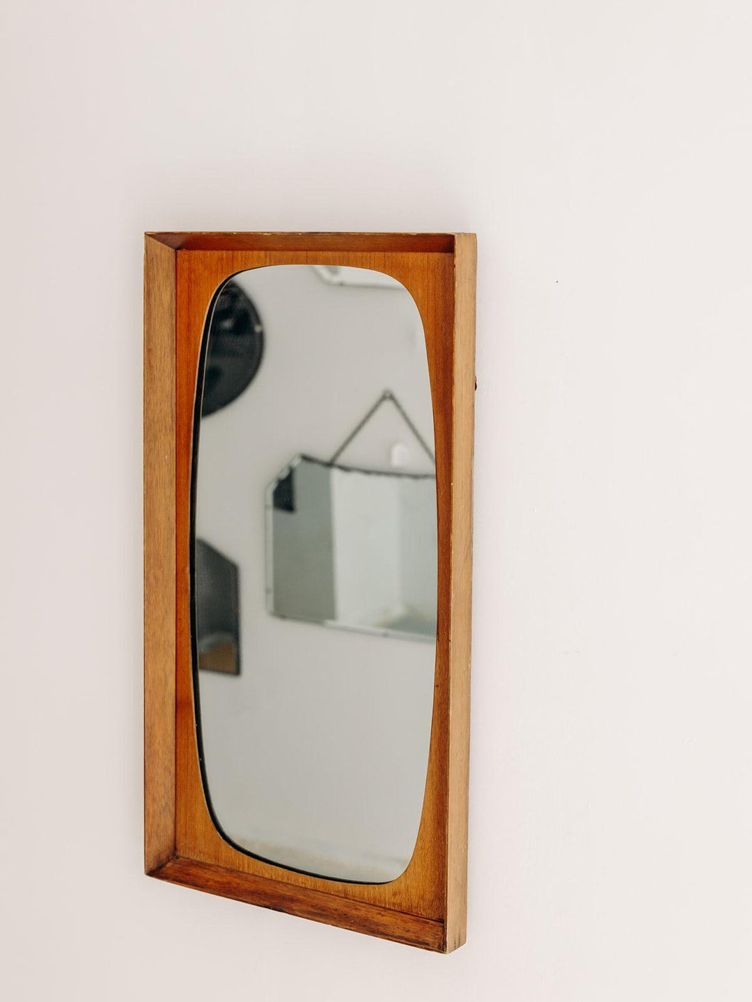 Igor, the Scandinavian mirror No. 7