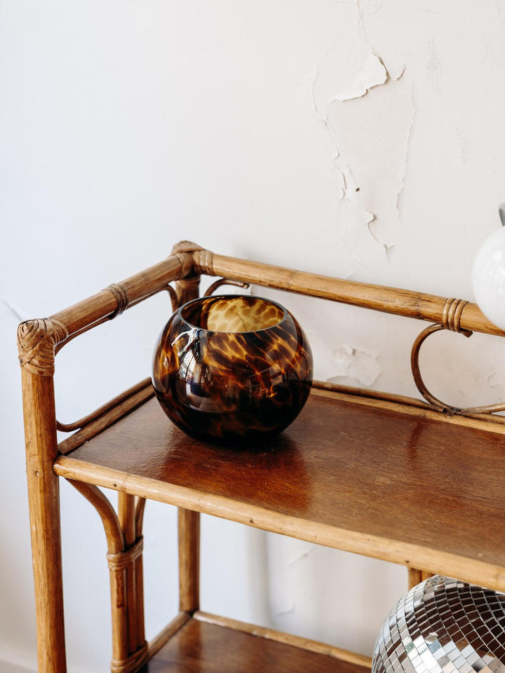 Isabelle, the rattan shelf No. 17