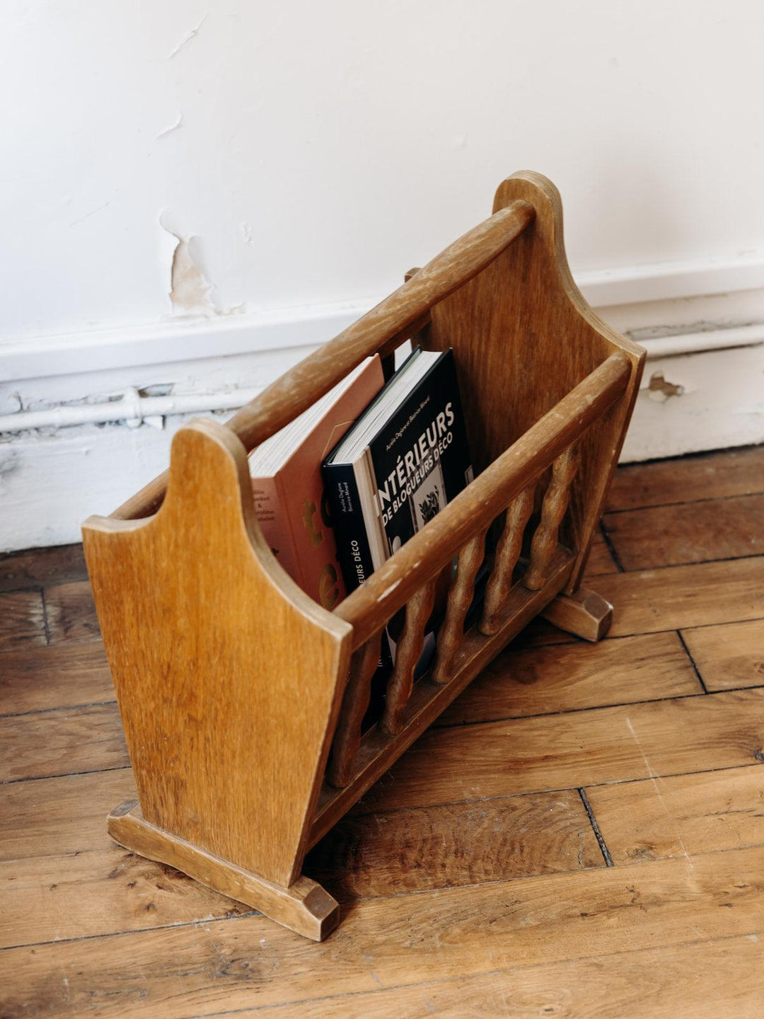 Désiré, the wooden magazine rack No. 4