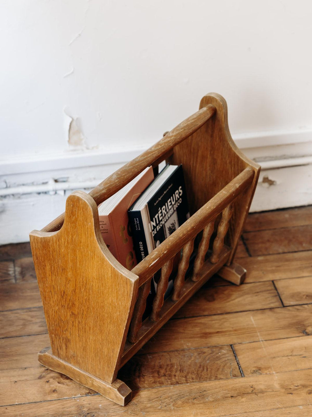 Désiré, the wooden magazine rack No. 4