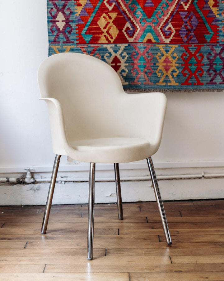 Fanny, the beige retro chair No. 16