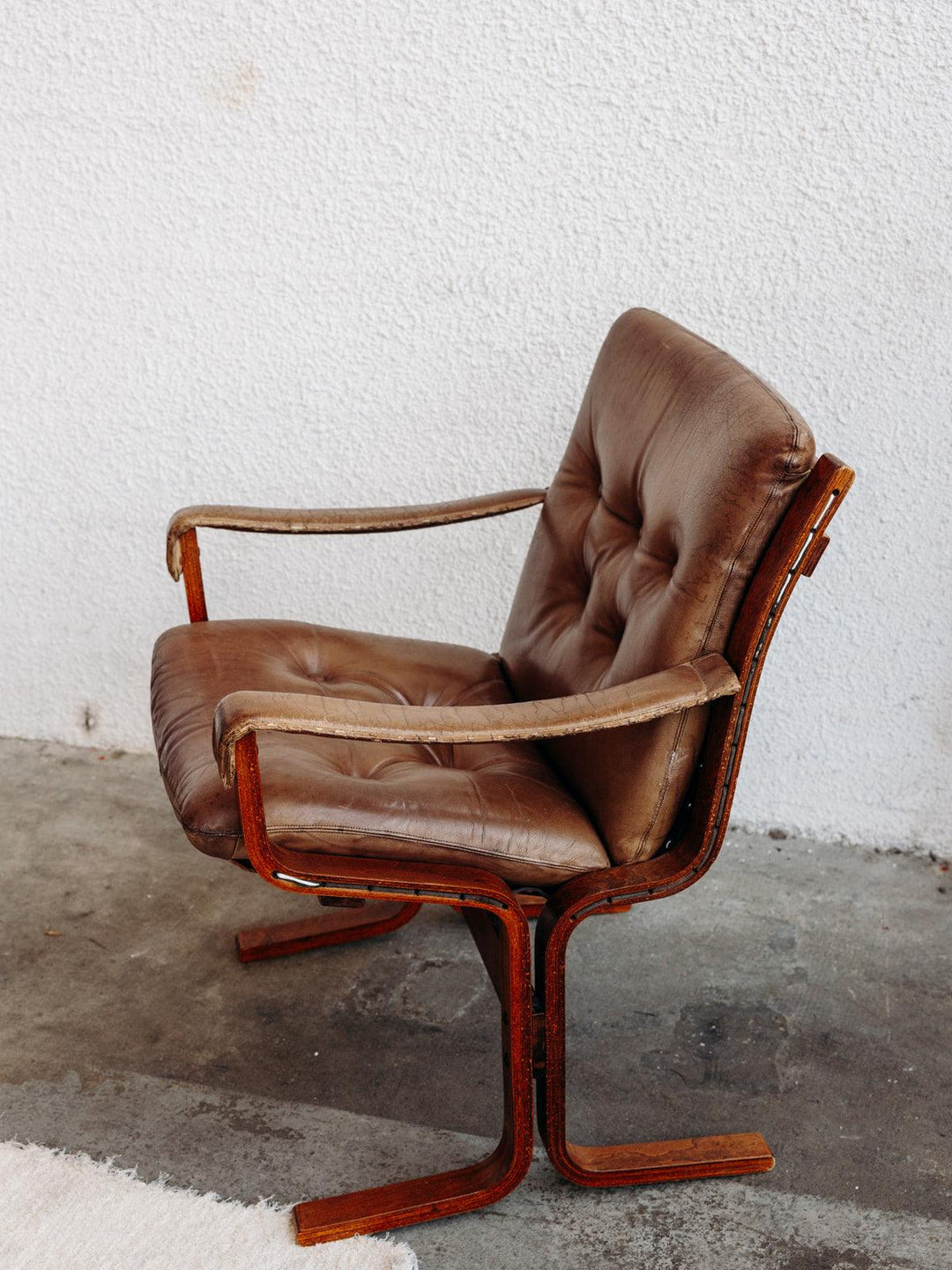 Jakob, the leather armchair No. 28