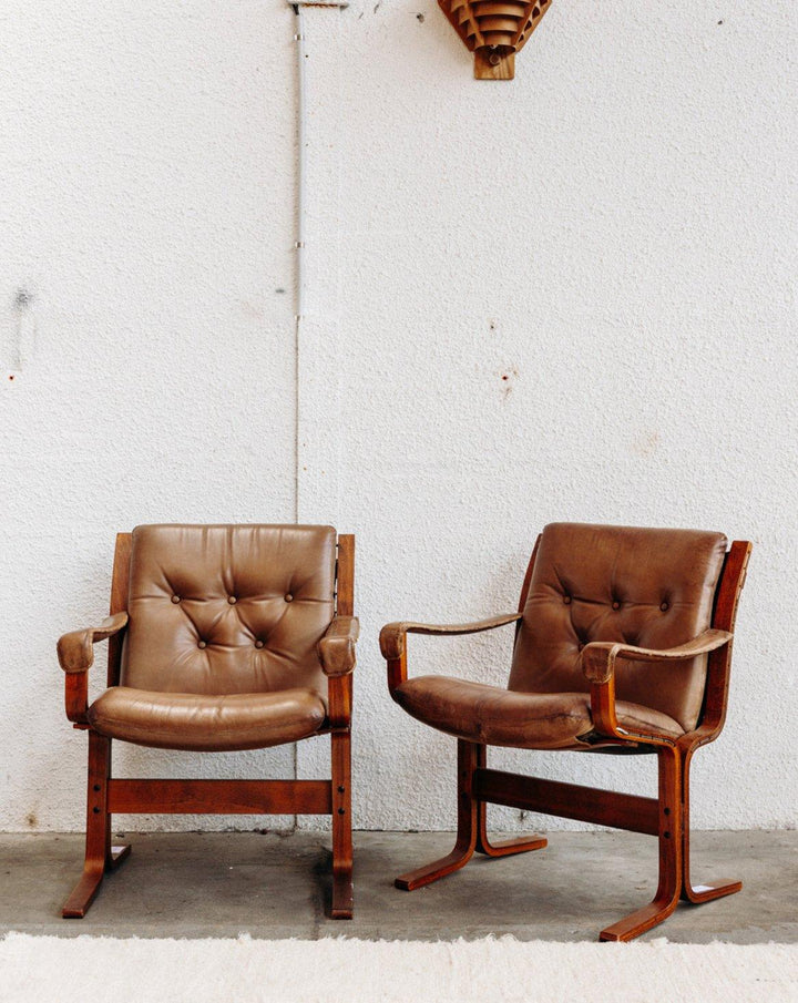 Jakob, the leather armchair No. 28