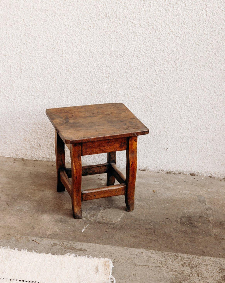 Regis, le tabouret en bois N°57