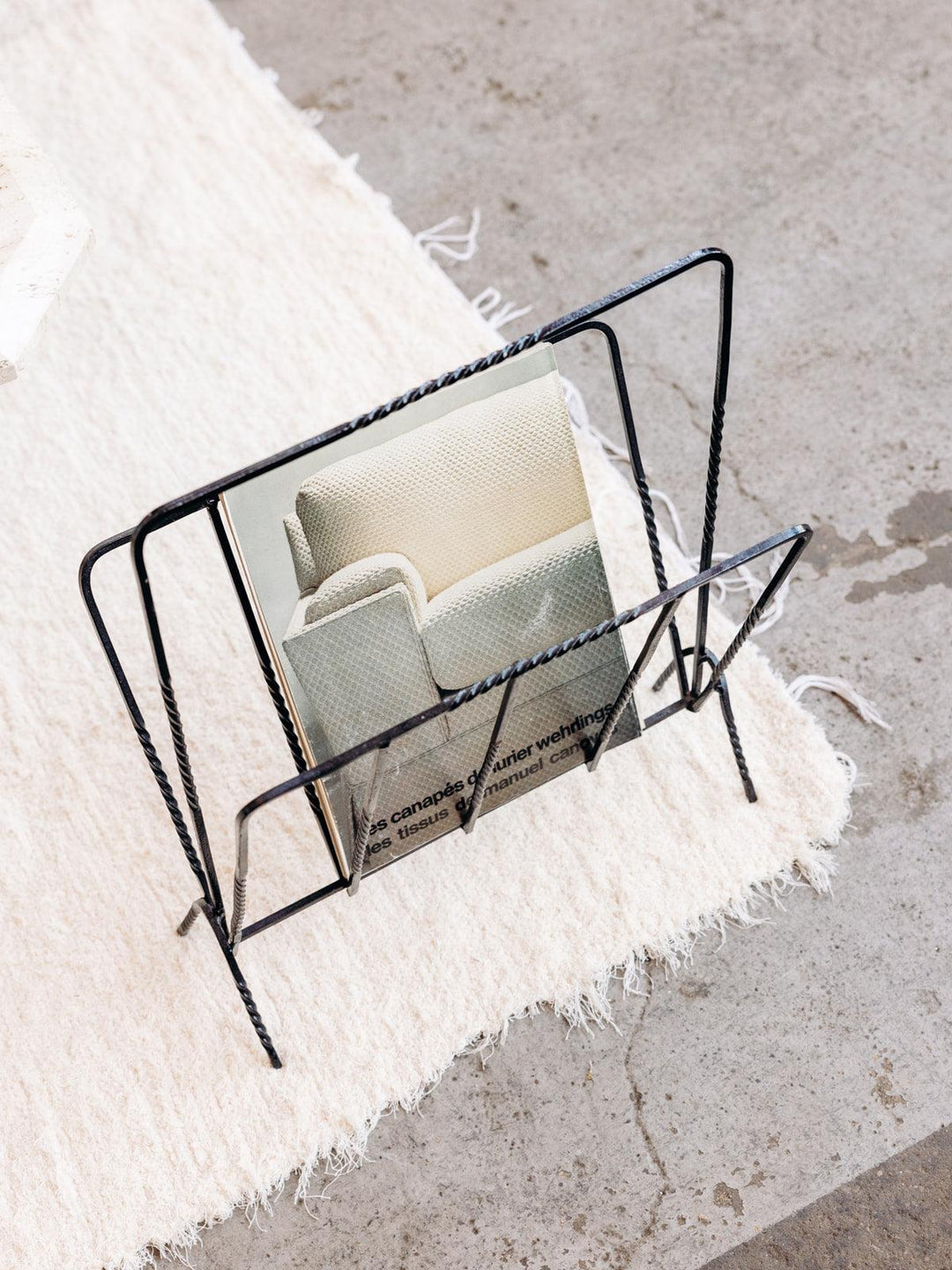 Marius, the metal magazine rack No. 22