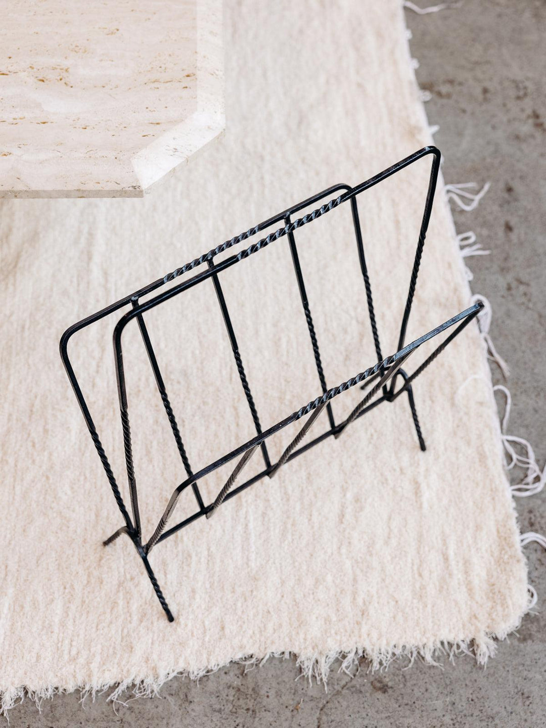 Marius, the metal magazine rack No. 22