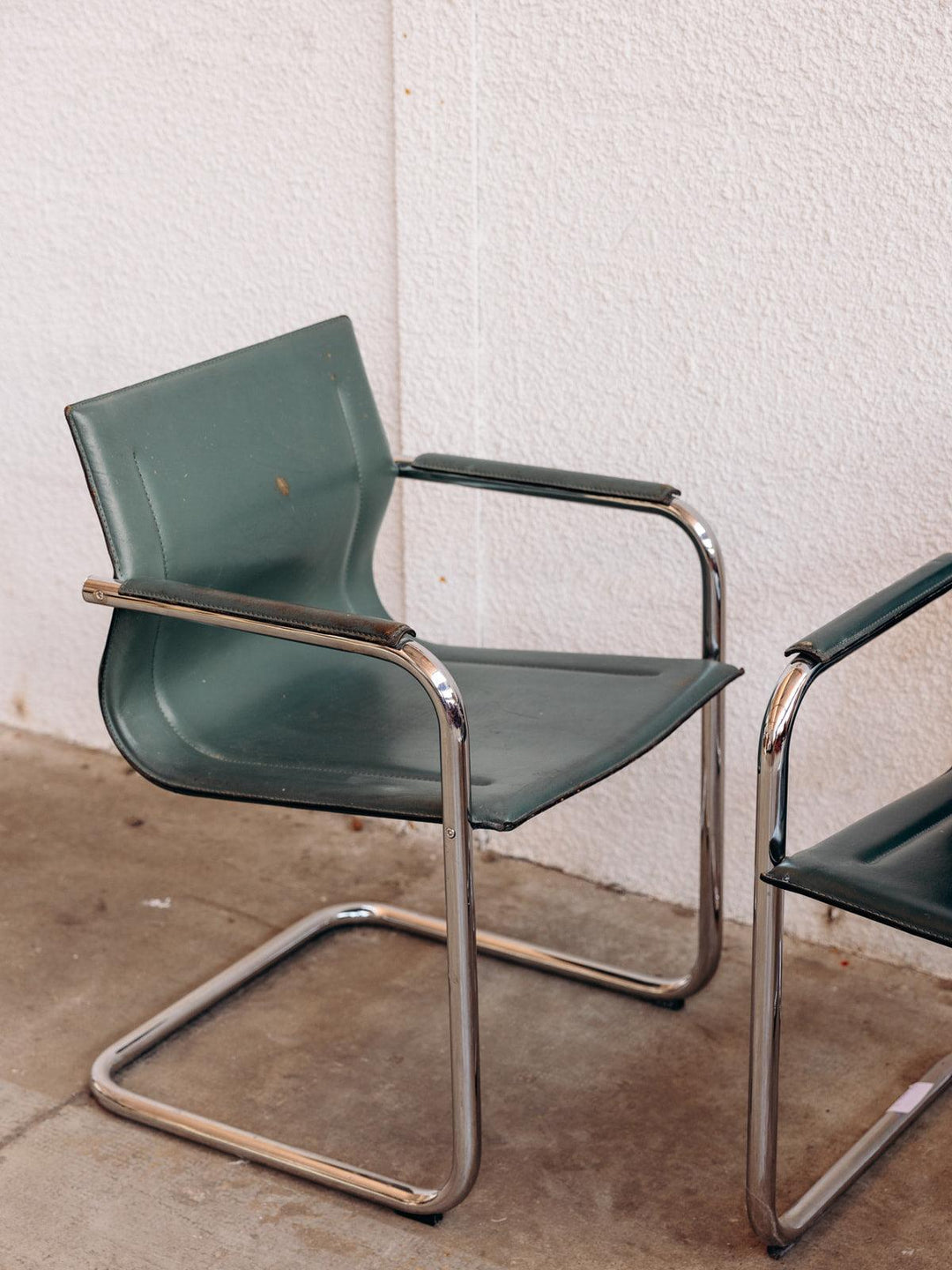 Diana, set of two metal chairs No. 34