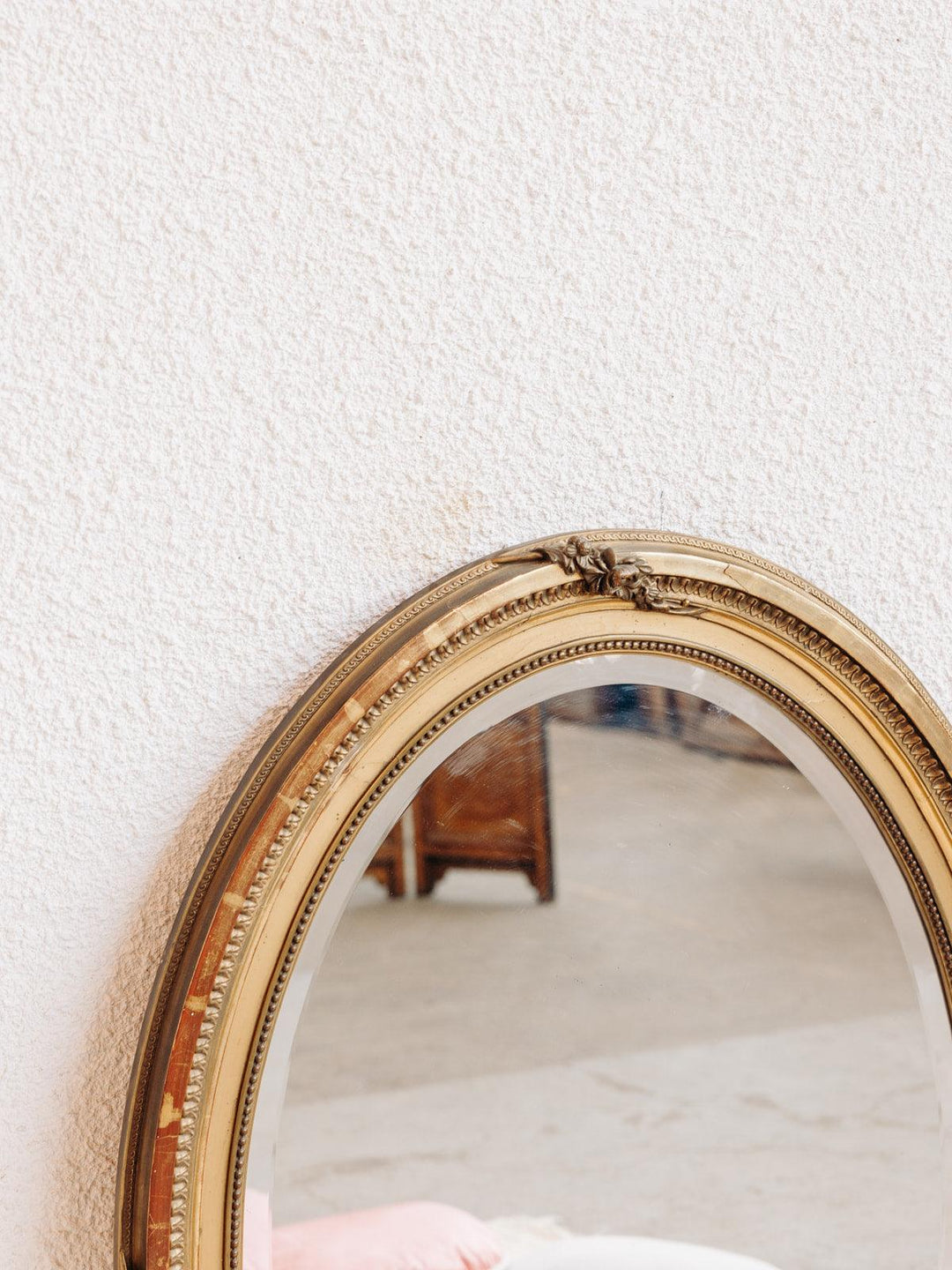 Georges, the golden oval mirror No. 225