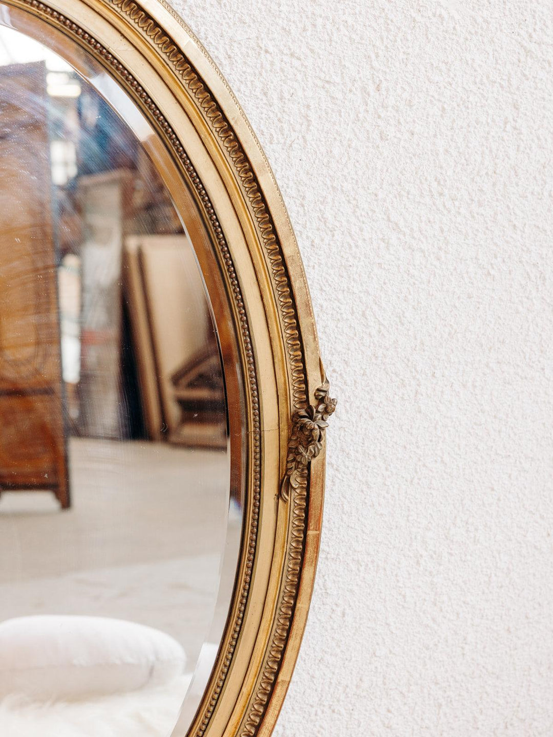 Georges, the golden oval mirror No. 225