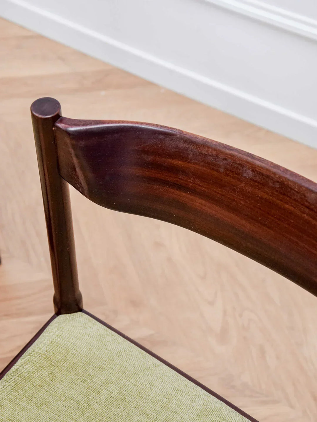 alma-paire-chaises-bois-403-4