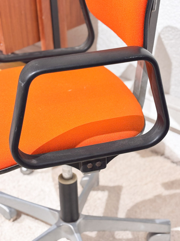 46fauteuilorange-3.jpg
