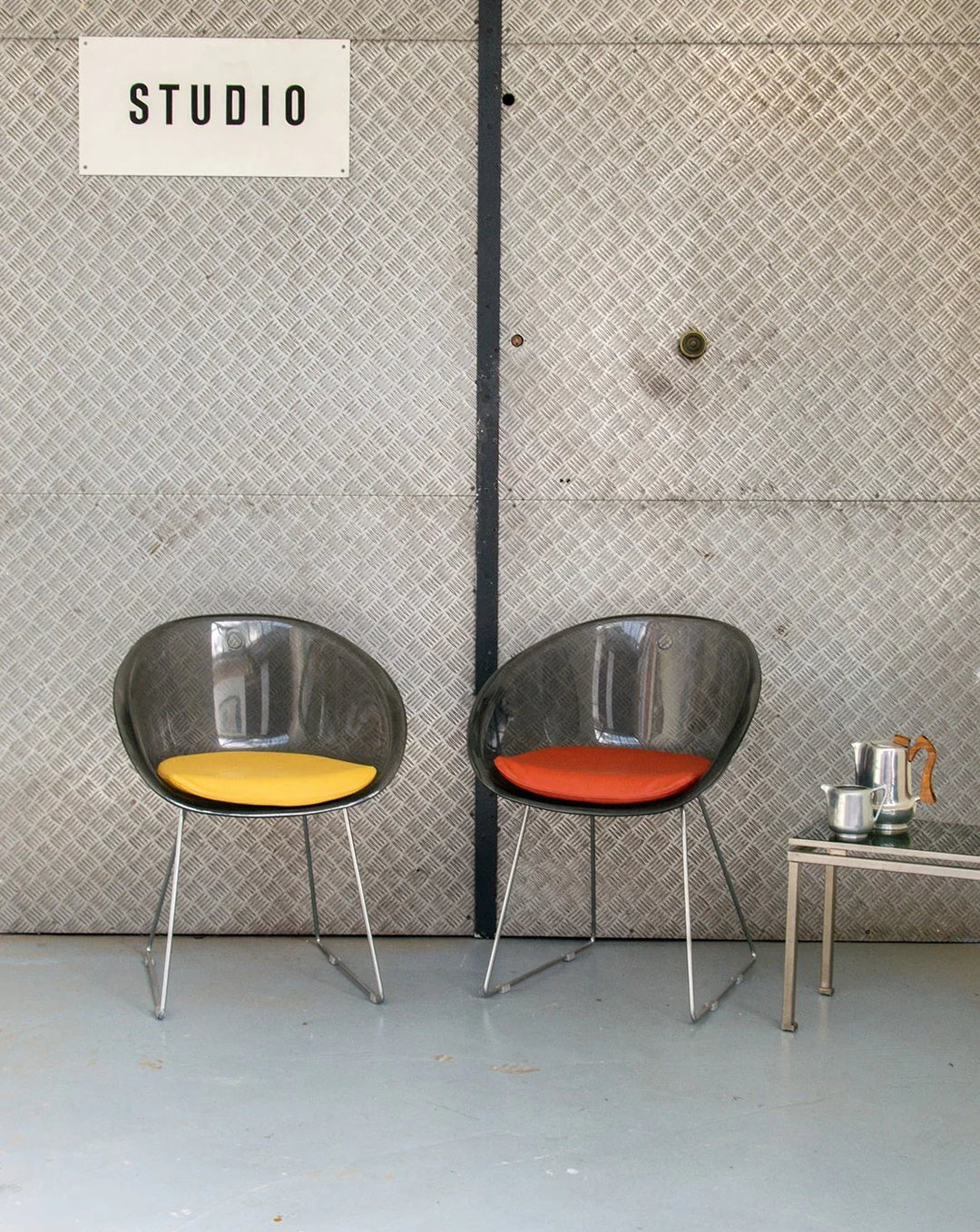 alma-chaise-plexiglass-1314-1