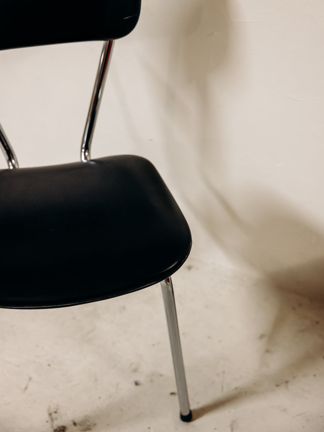 alma-chaise-simili-cuir-1971-3