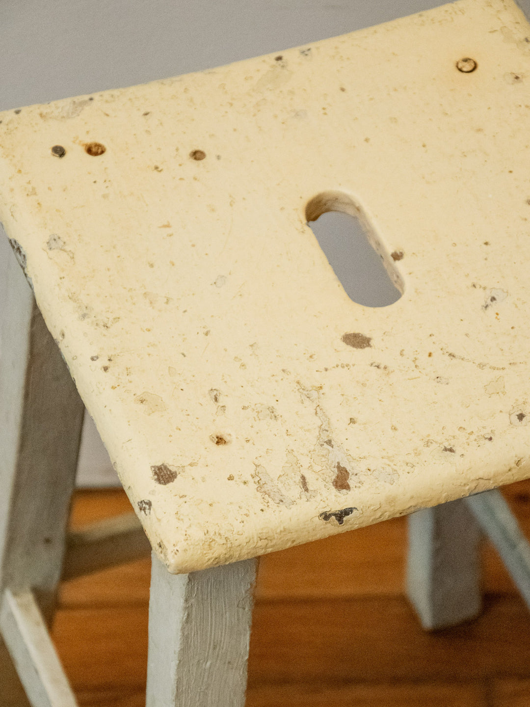 regis-tabouret-bois-739-3