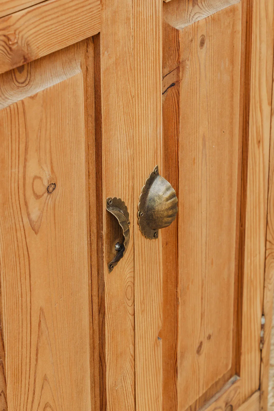 gilbert-buffet-pin-446-12