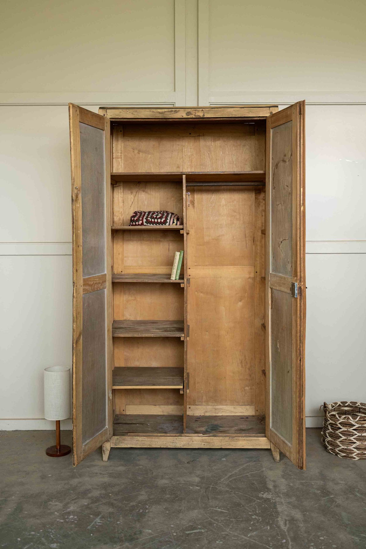blandine-armoire-bois-parisienne-520-2