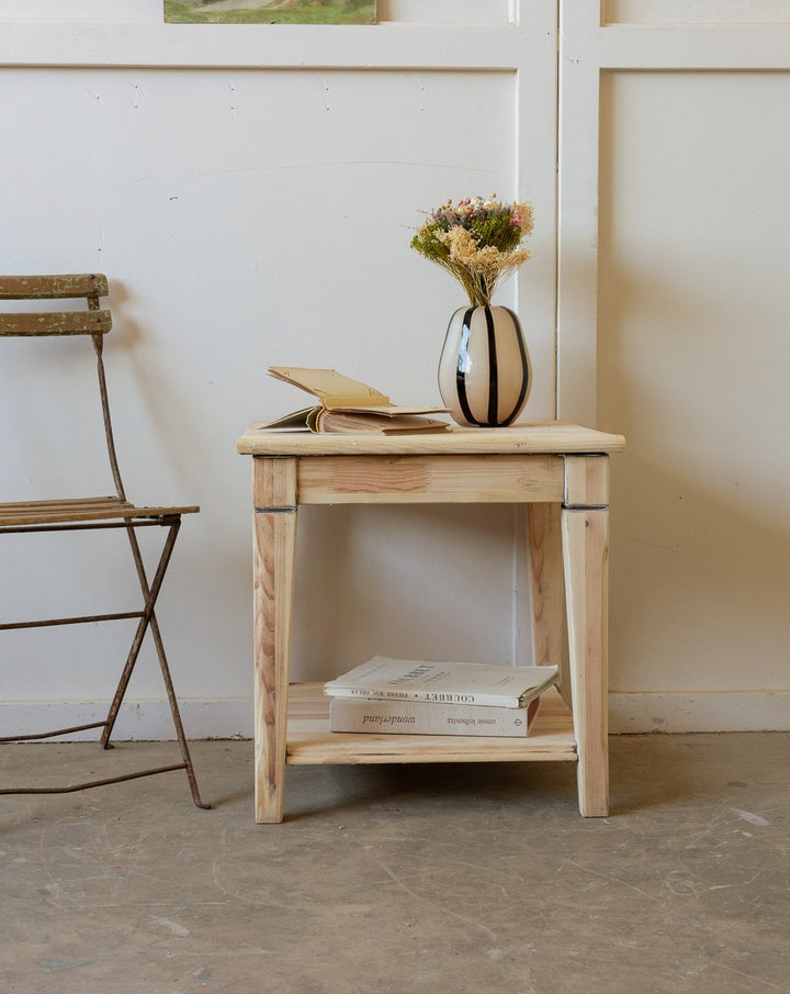 francine-table-appoint-bois-carréé-1047-1