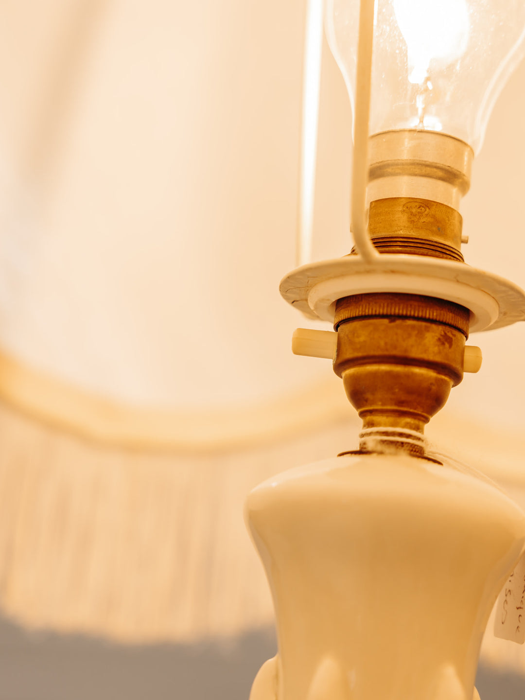 julia-lampe-à-poser-blanche-462-11