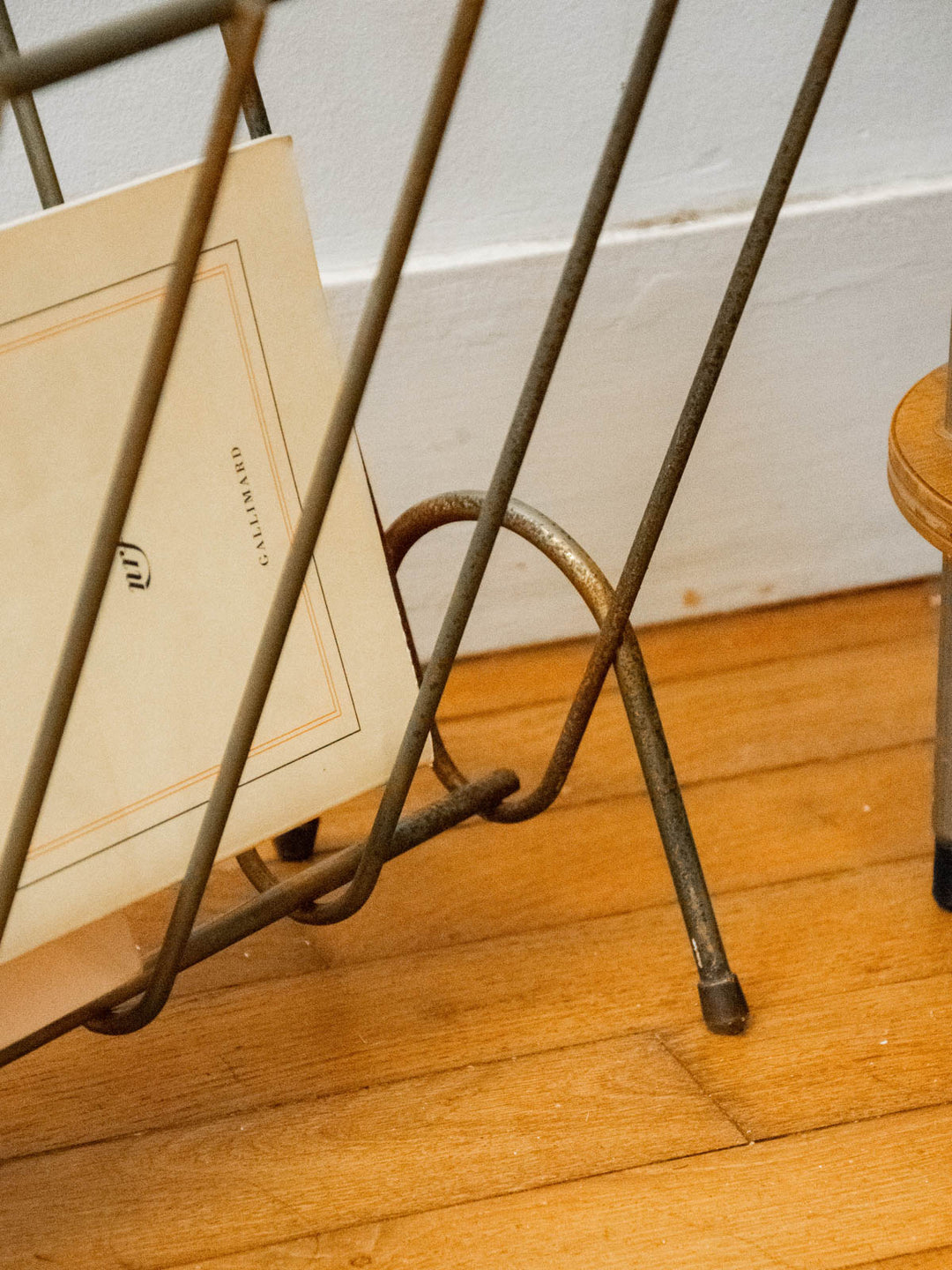 desire-porte-revue-metal-125-5