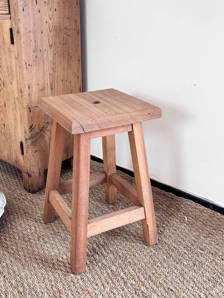 10faussepairetabouret-5.jpg