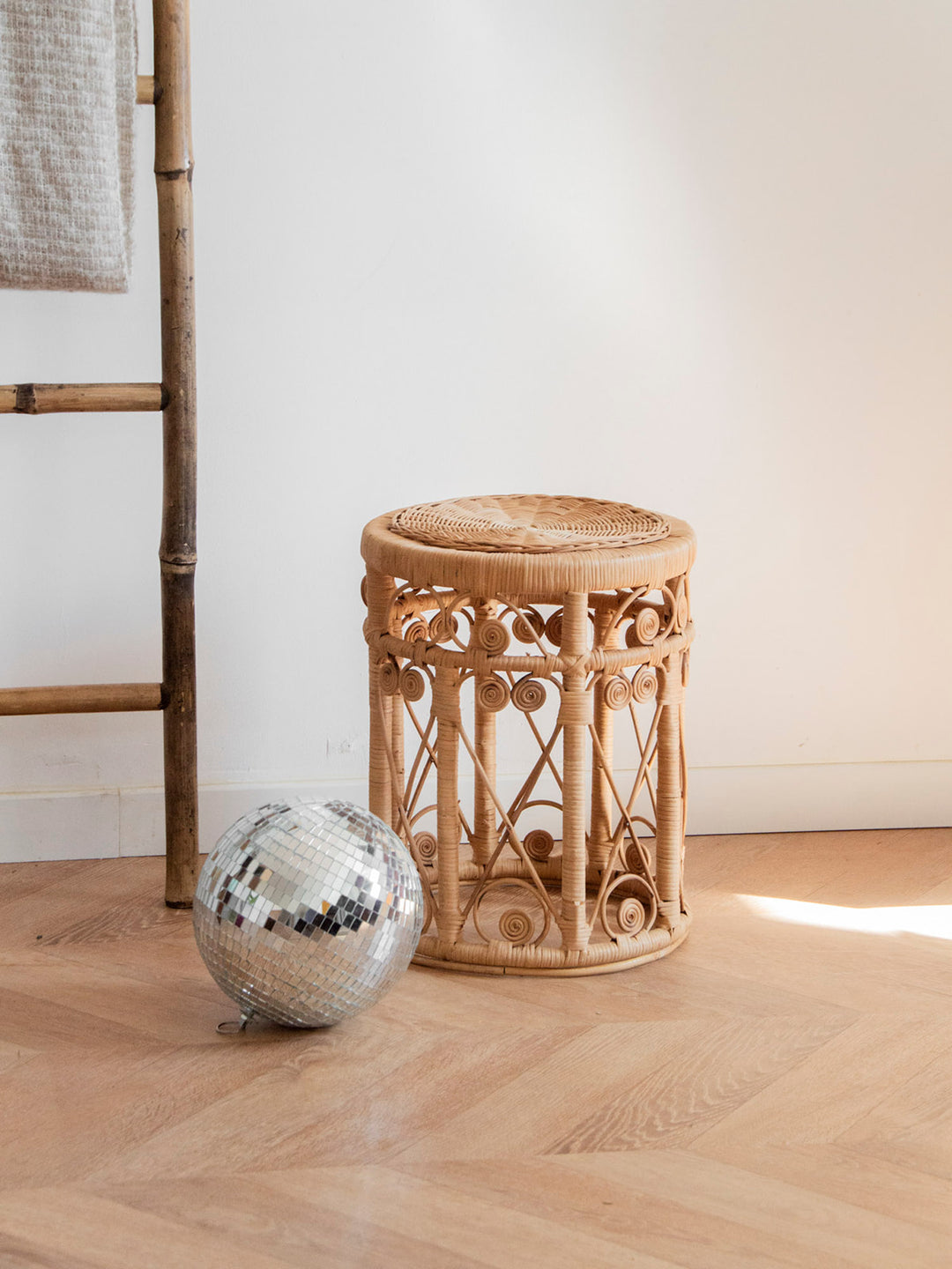 regis-tabouret-rotin-669-3