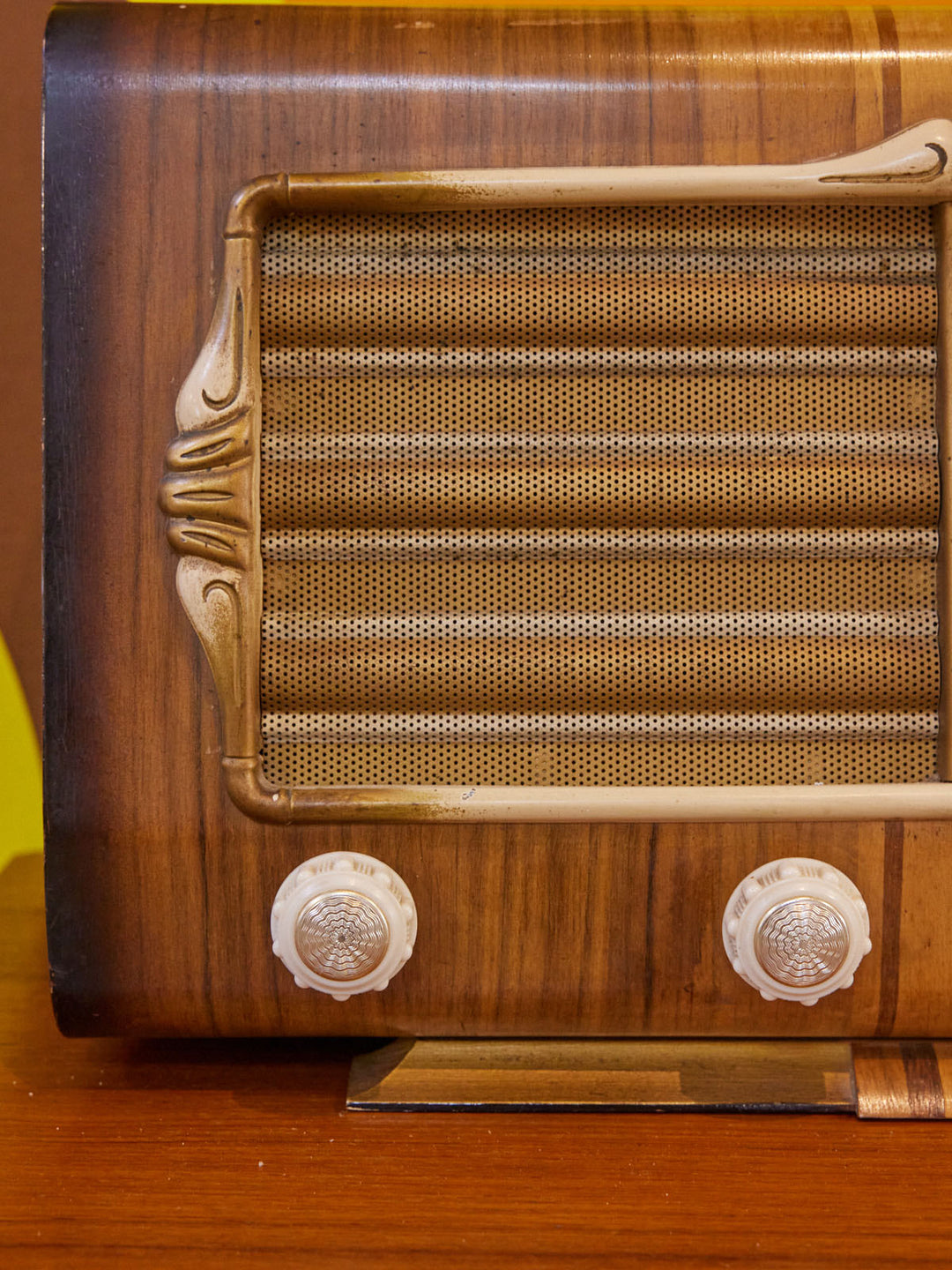 nour-appareil-electrique-vintage-bois-62-3