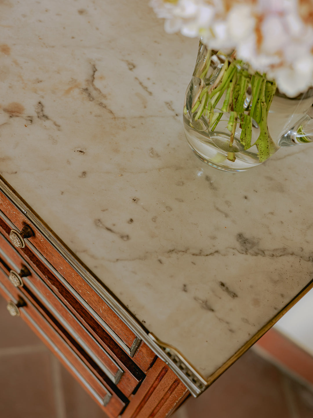 odile-table-chevet-bois-marbre-blanc-louis XVI-1469-9