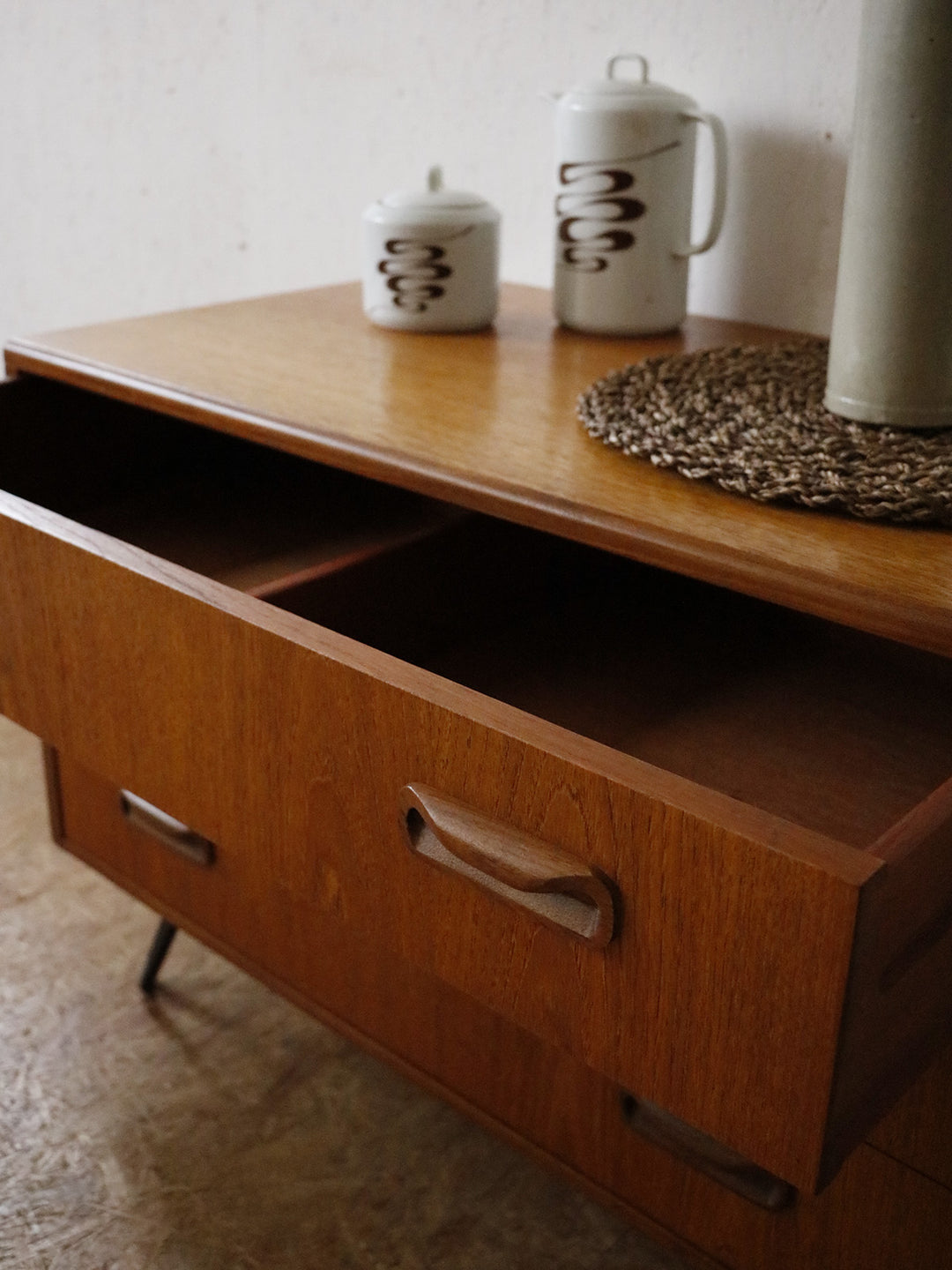 olga-commode-teck-302-3