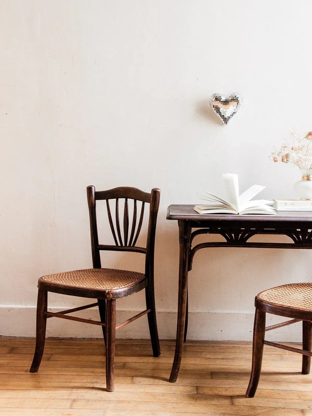 ange-ensemble-tables-et-chaises-bois-1-2