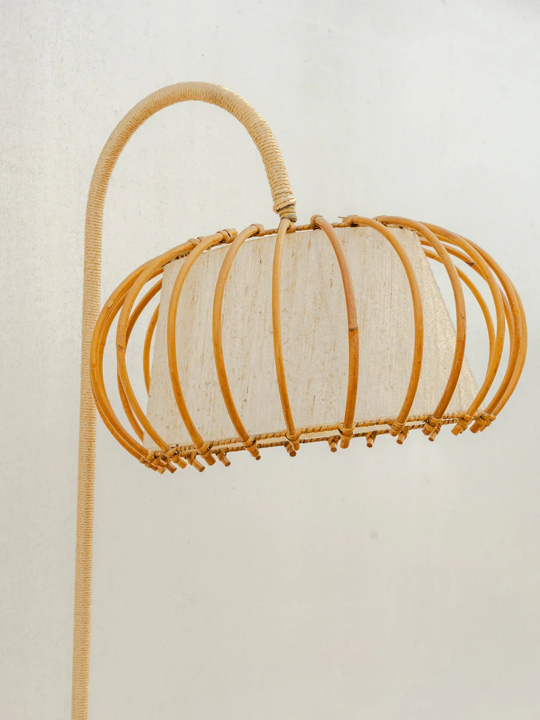 julien-lampadaire-rotin-250-5