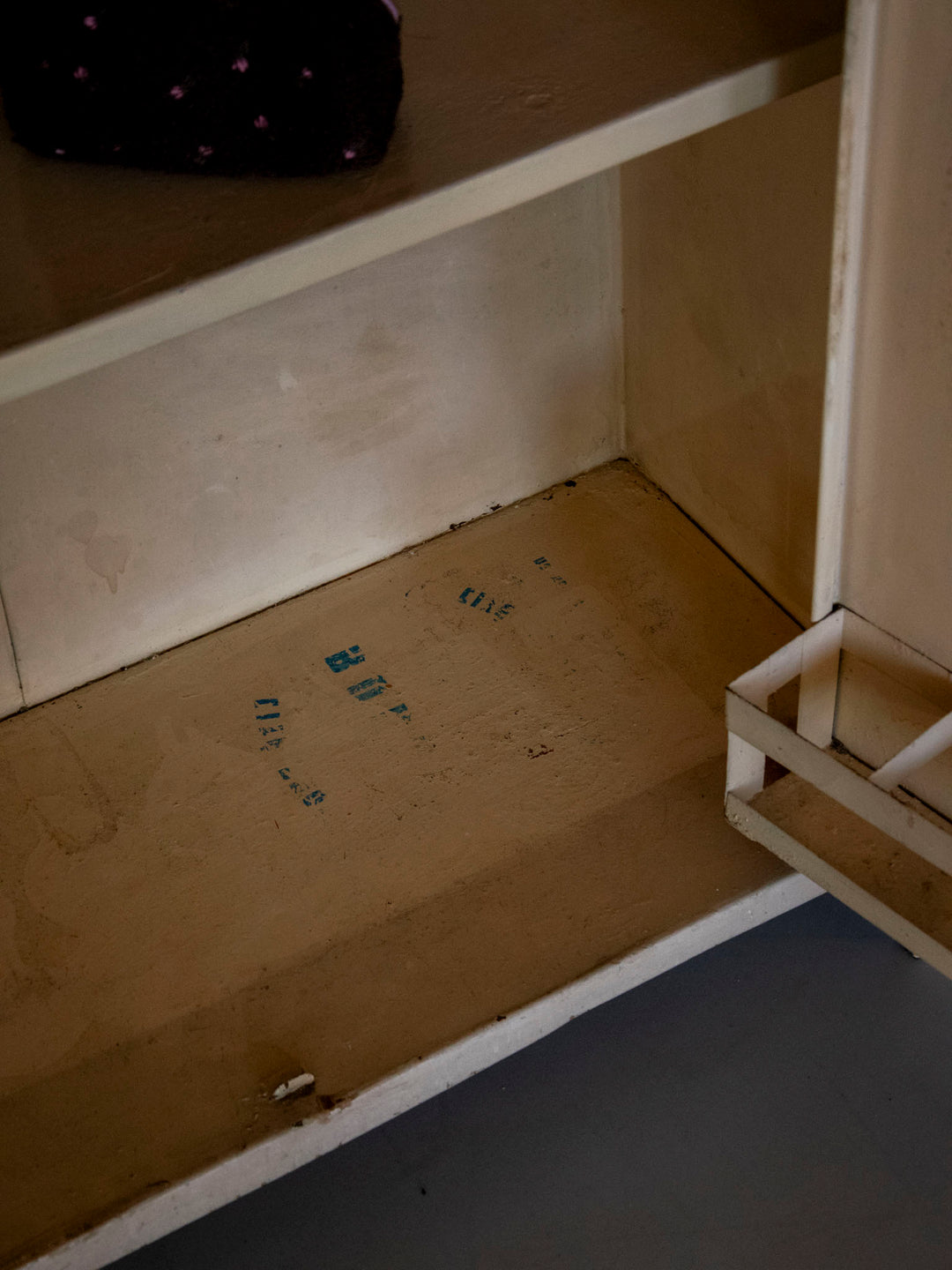 magda-armoire-metal-152-5