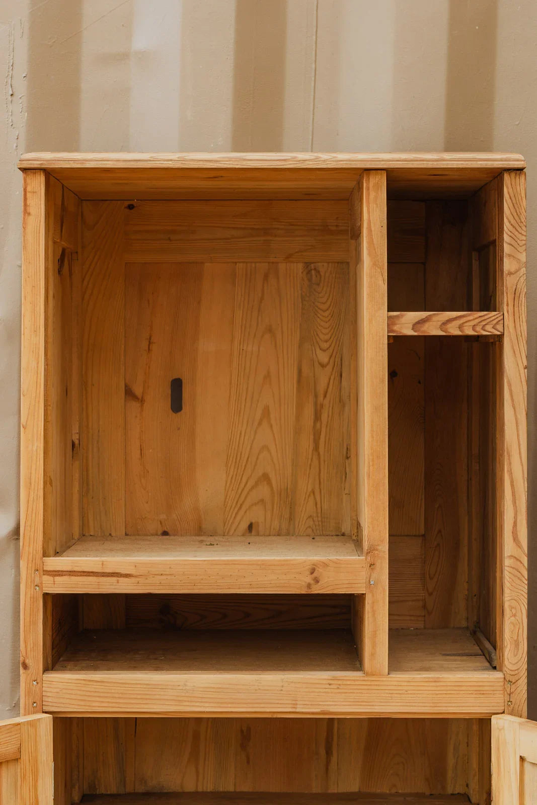 gilbert-buffet-pin-446-4