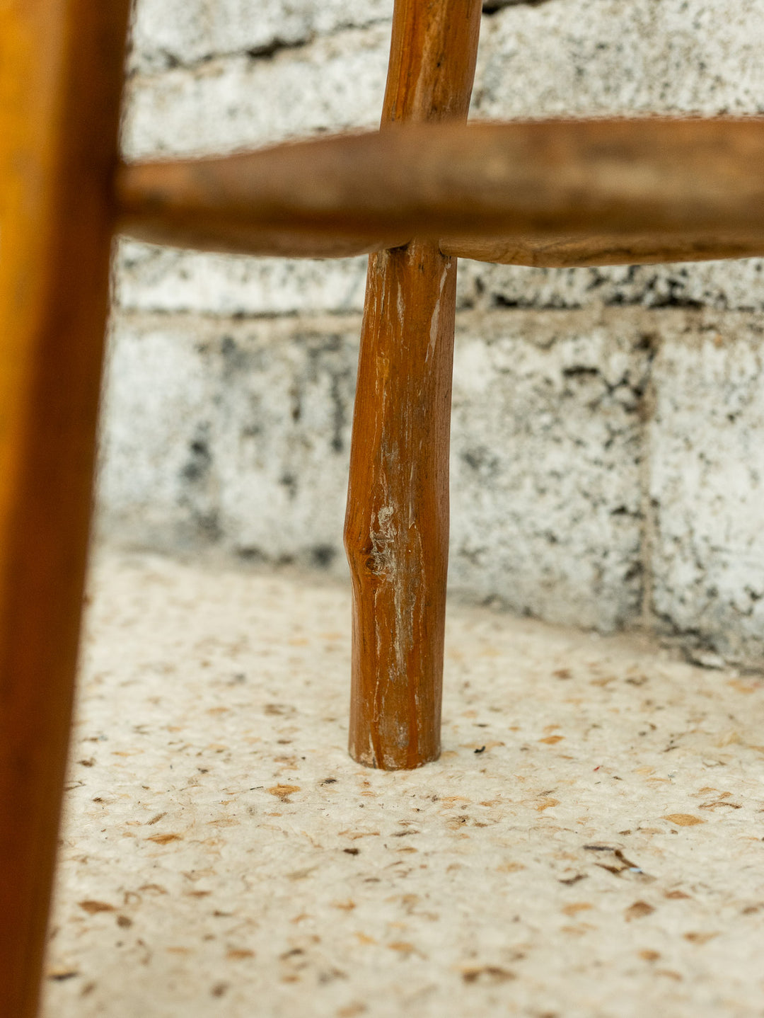 gaston-tabouret-bar-bois-brutaliste-199-8