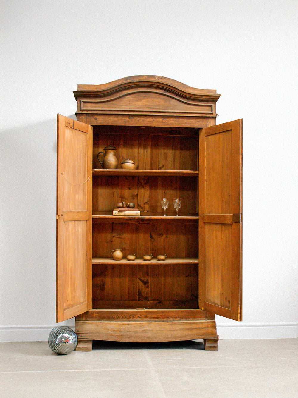 ARMOIRE-2.jpg