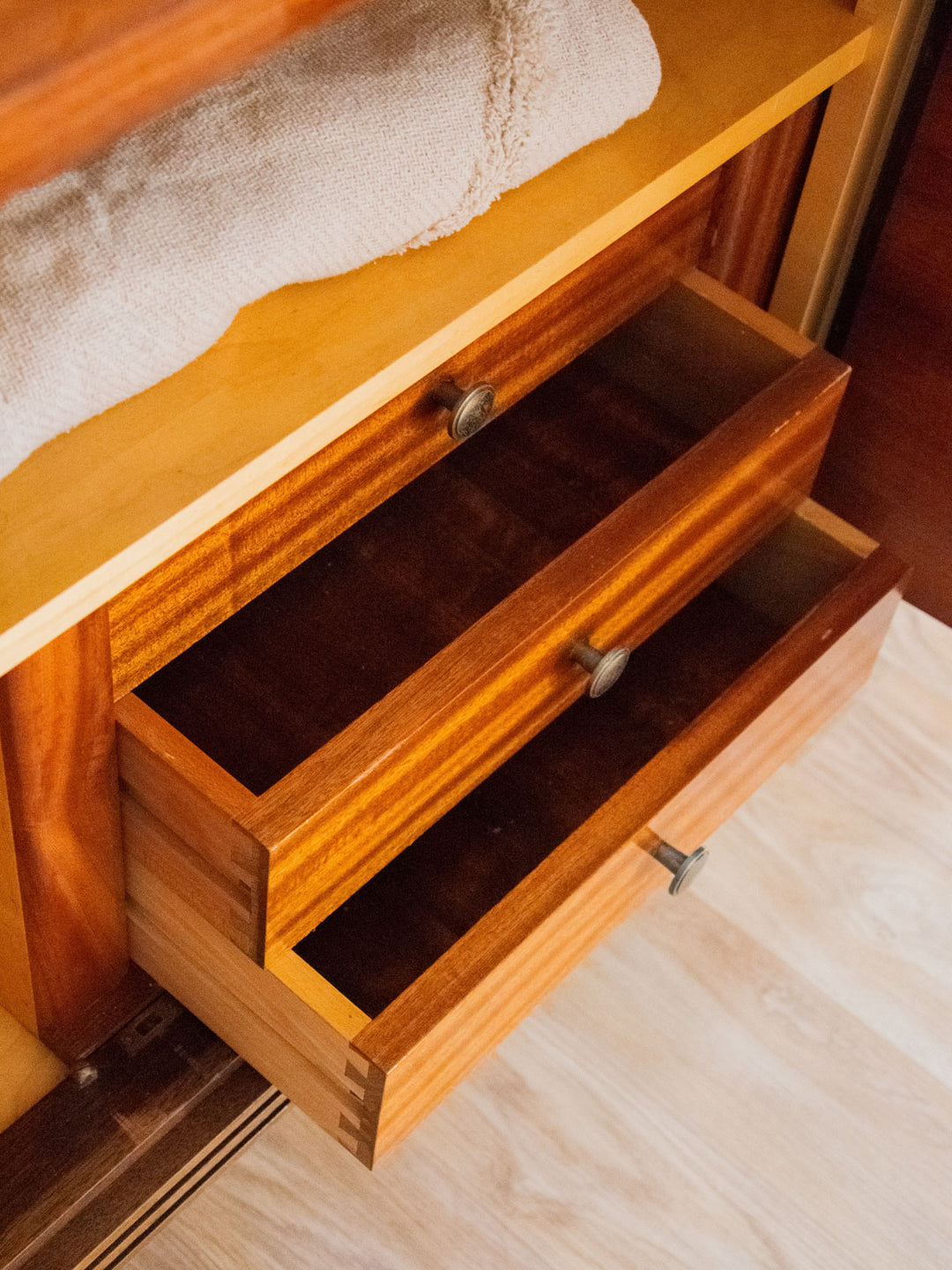 margaret-enfilade-bois-353-6