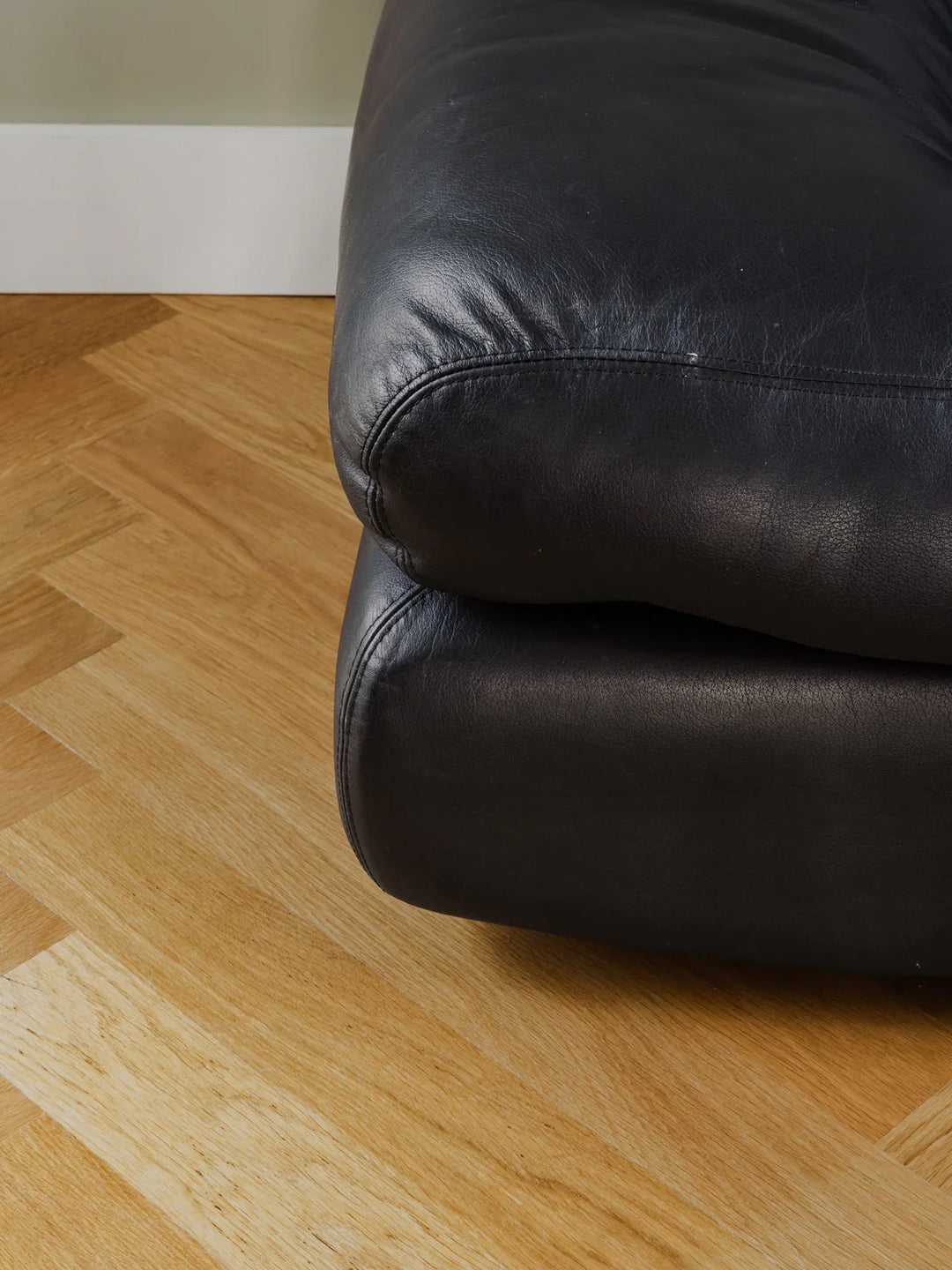 jean-philippe-pouf-cuir-79-5