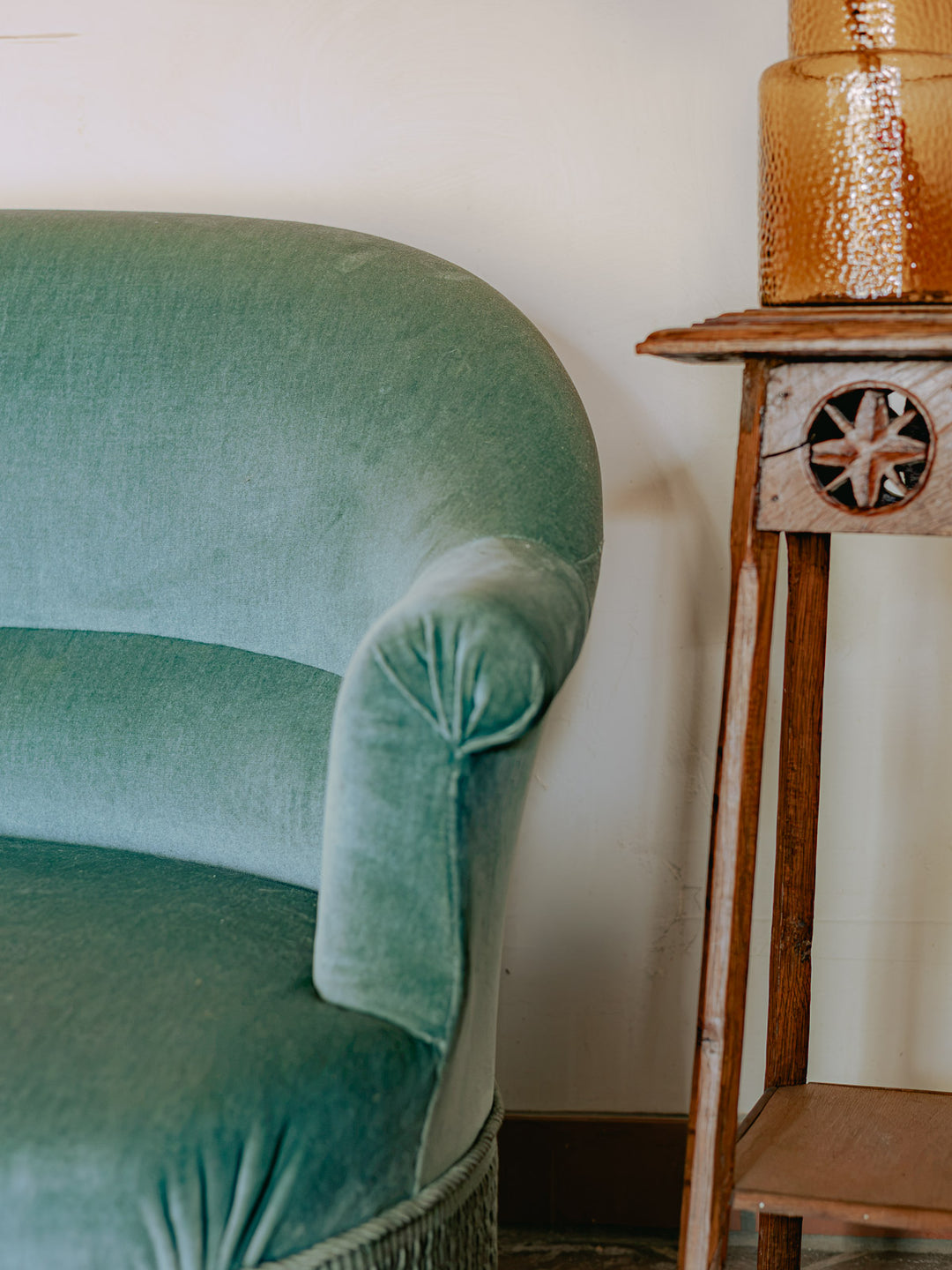 martine-banquette-crapaud-velours-turquoise-céladon-60-6