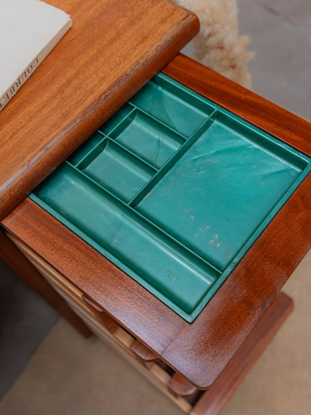 edouard-bureau-teck-558-3