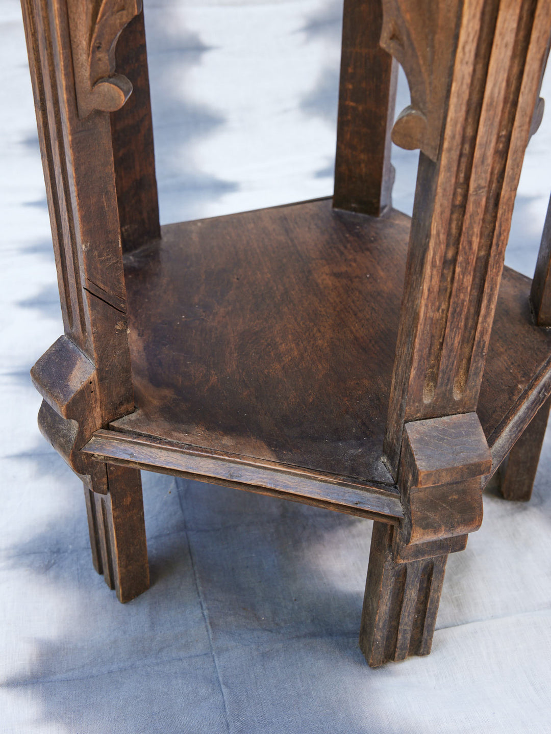francine-table-appoint-bois-gothique-style-1114-8