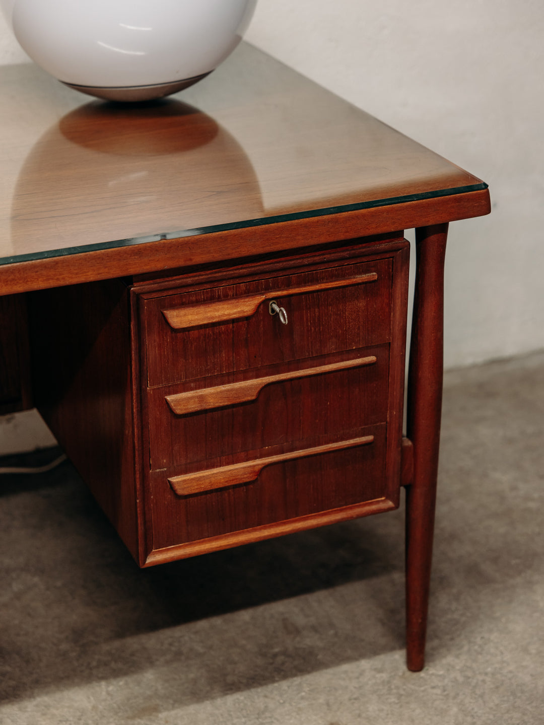 yvan-bureau-teck-471-6