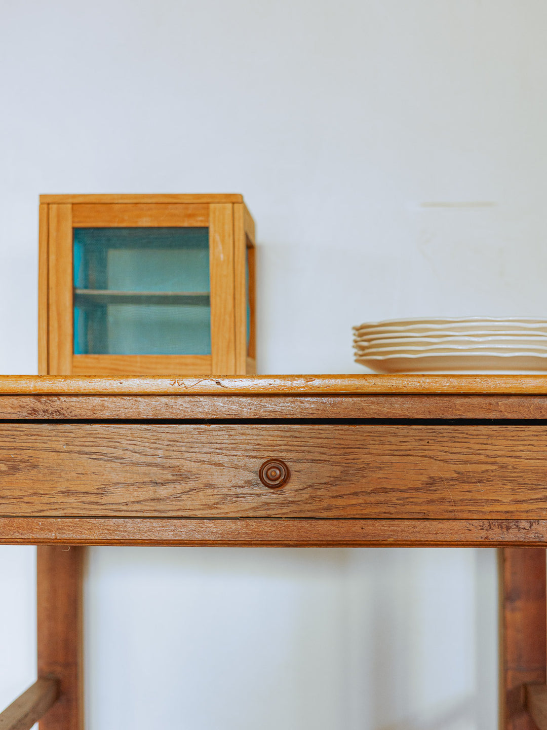francine-table-appoint-bois-ferme-roulettes-1118-7