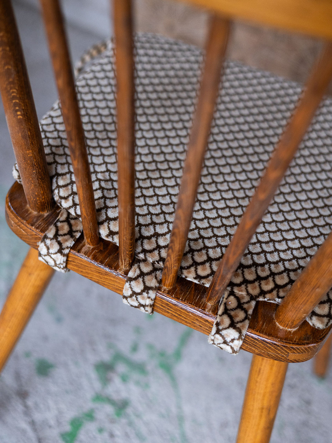 alma-chaise-bois-graphique-scandinave-2048-10