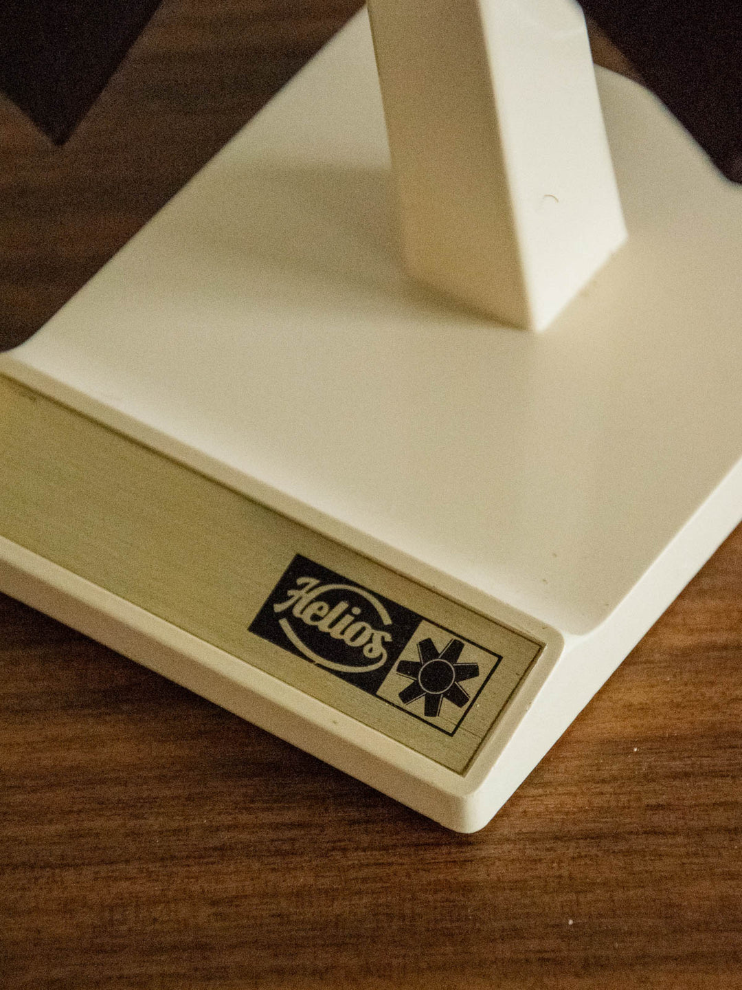 nour-appareil-electrique-vintage-plastique-43-5