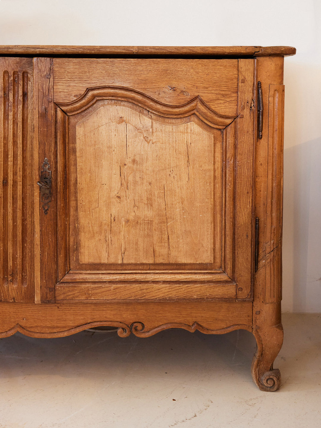 gilbert-buffet-bois-vintage-massif-1847-7