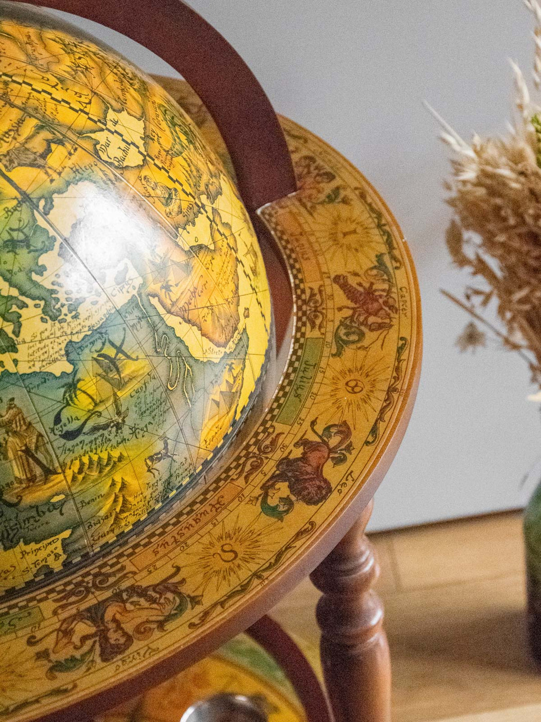 quentin-bar-globe-61-10