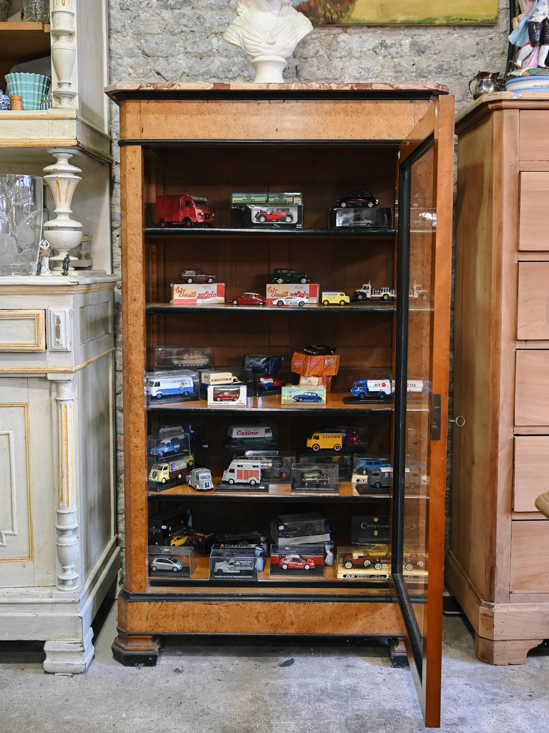 victoria-vitrine-bois-marbre-1321-3