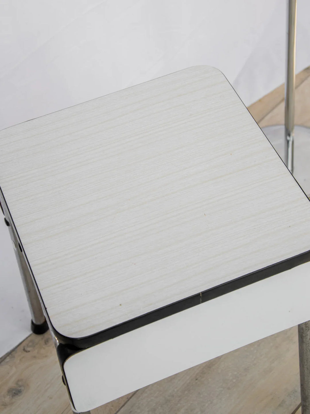 axel-tabouret-formica-639-4
