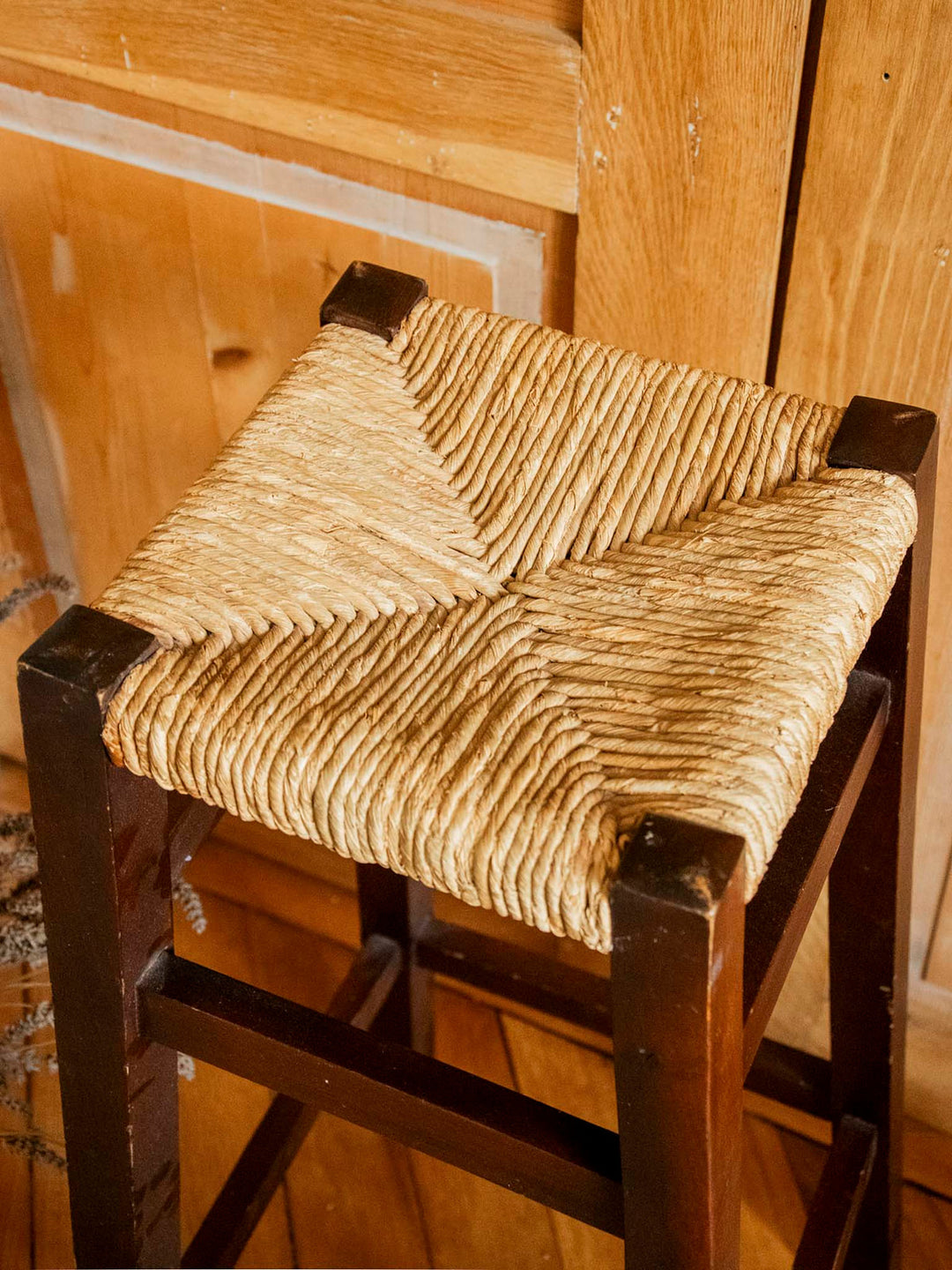 regis-tabouret-paille-1470-4