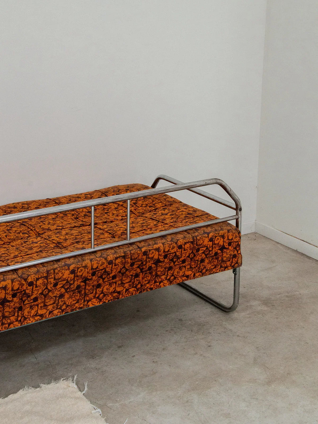 clara-banquette-chrome-35-11