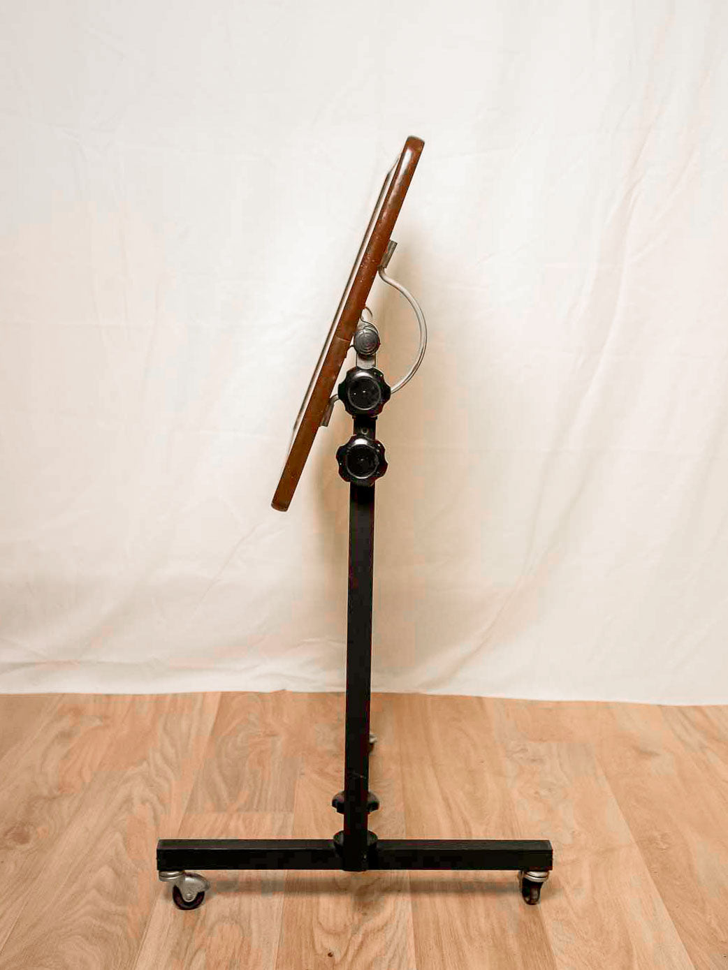 hanna-table-appoint-metal-689-7